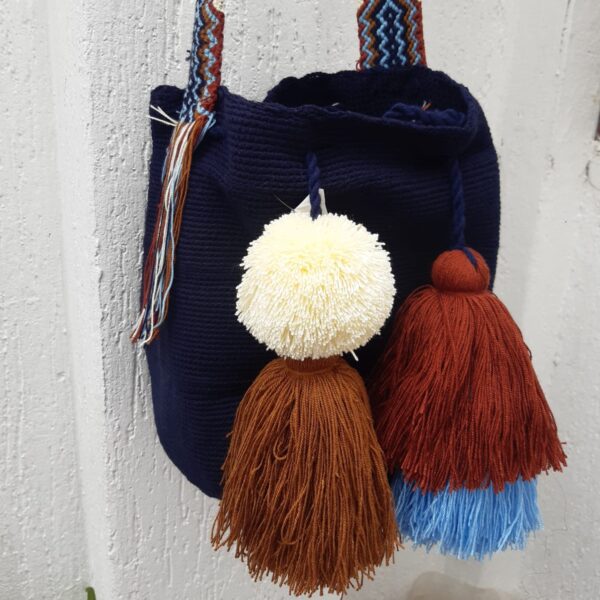 Mochila Wayúu Pompones Grandes - Imagen 5